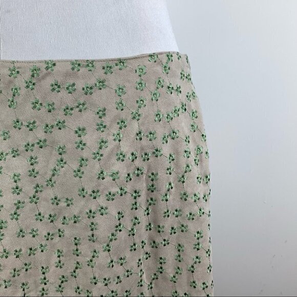 B Moss womens skirt size 10 tan sage green ultra suede embroidered floral 90s - Picture 2 of 10